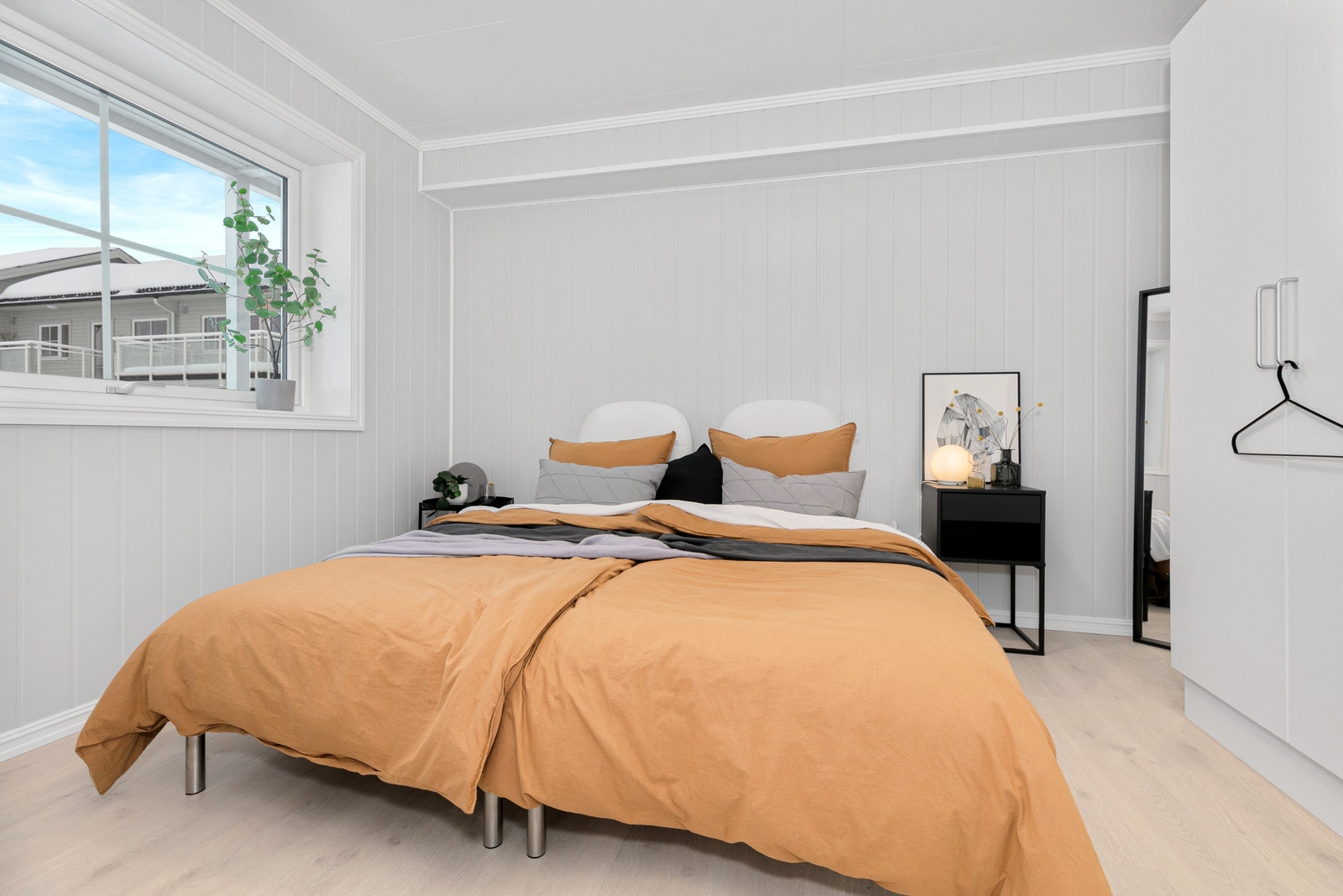 Hovedsoverom. Foto er fra annen leilighet med lik planløsning. Galleribilde