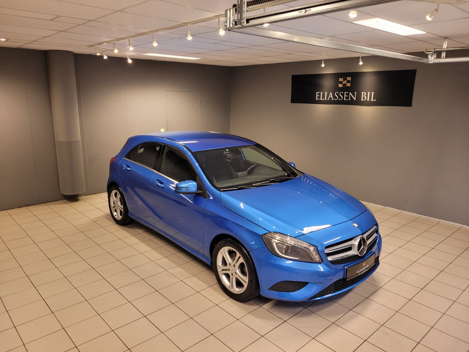 Mercedes-Benz A-Klasse 180 1.6 122Hk Aut Urban / H.feste / Bi-Xenon 2