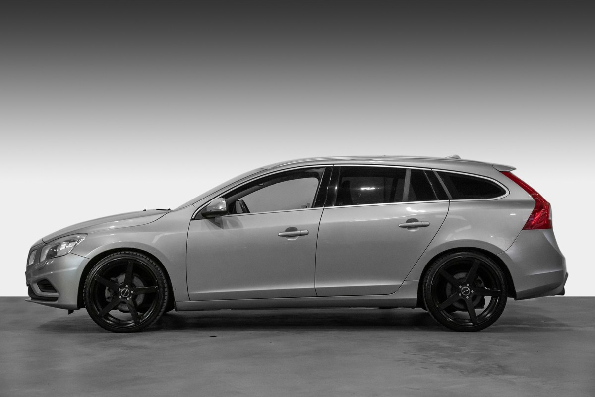 Volvo V60 D2 AUTOMAT / R-DESIGN / KROK / 20" ALU 3