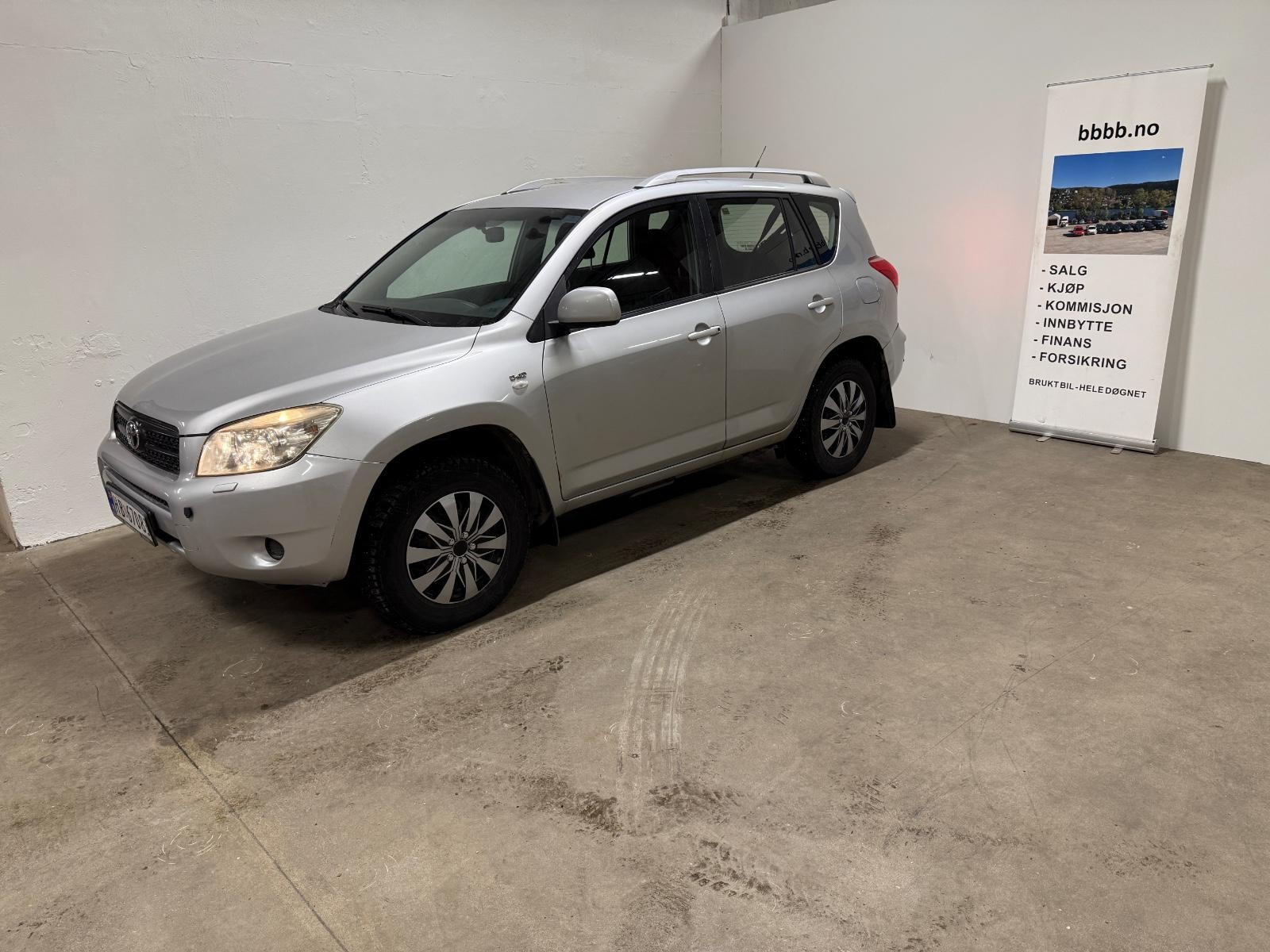 Toyota RAV4 2,2D.136HK.4WD.EUapril2027.Outlet.Se på denne!
