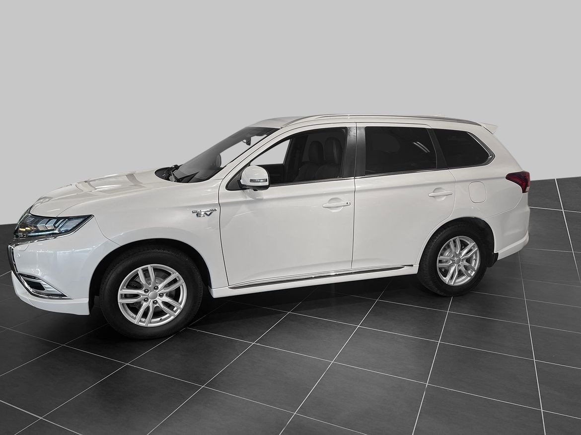 Mitsubishi Outlander Instyle + M/hengerfeste 3
