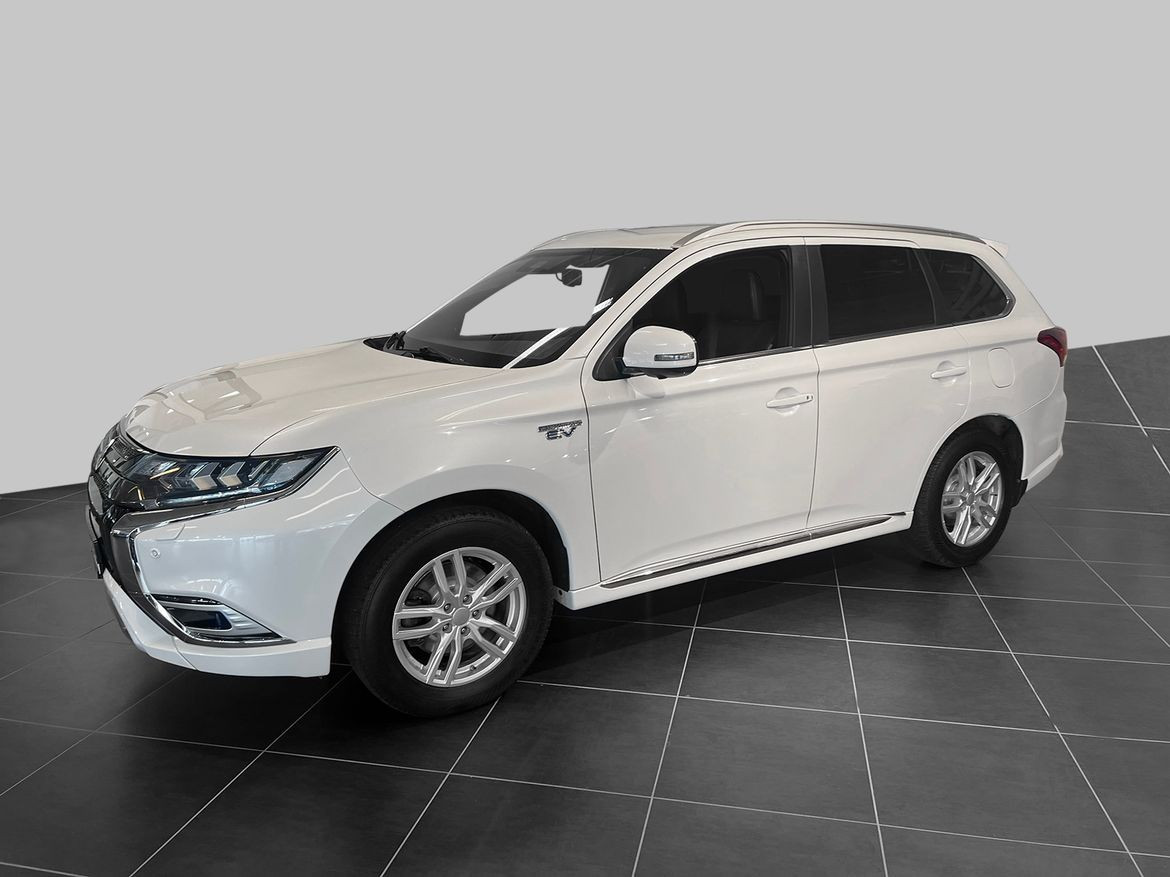 Mitsubishi Outlander Instyle + M/hengerfeste 2