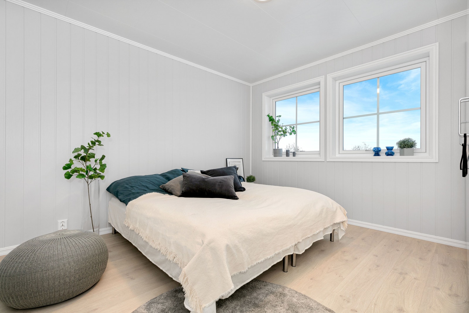 Hovedsoverom på 12 kvm. Foto er fra annen leilighet med lik planløsning. Galleribilde