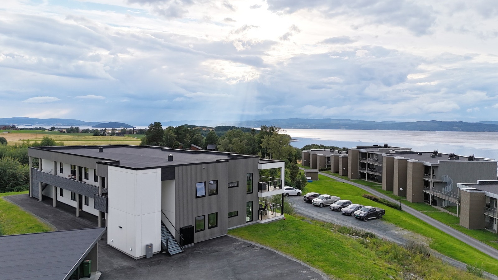 Leilighetene ligger fint til på toppen av Kjønstadmarka. Galleribilde