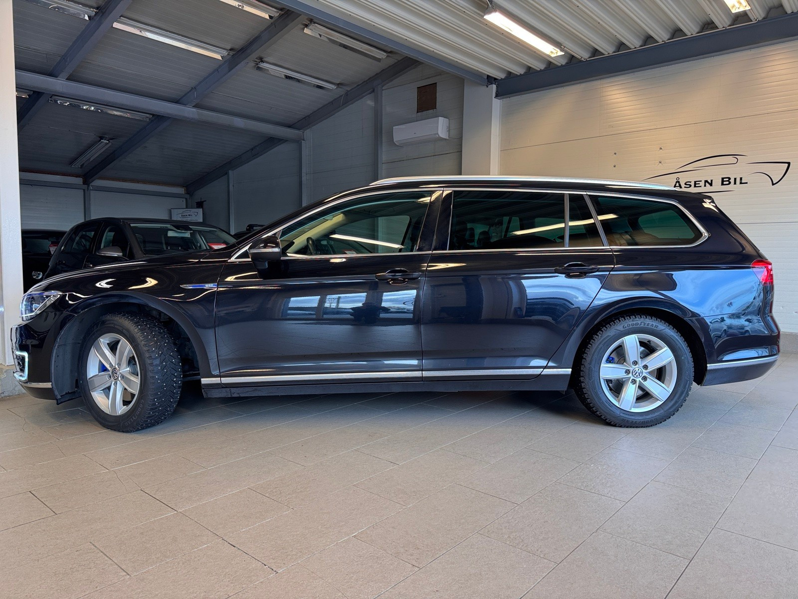 Volkswagen Passat GTE-272HK-PLUG-IN-HYBRID*ACC*KROK*LED*KAM*ERGO-STOL*PDC 2