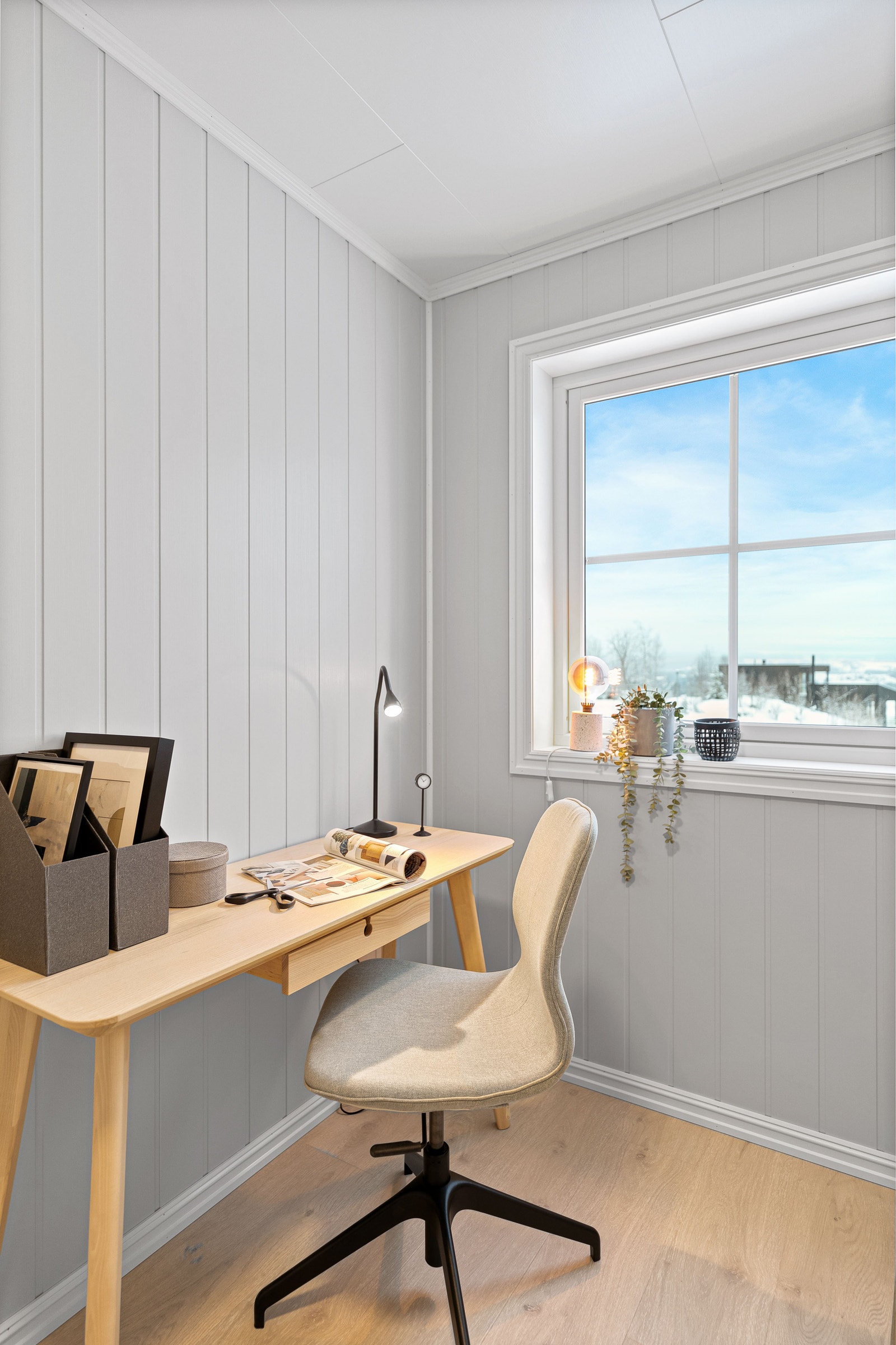 Gjesterom/kontor. Foto er fra annen leilighet med lik planløsning. Galleribilde