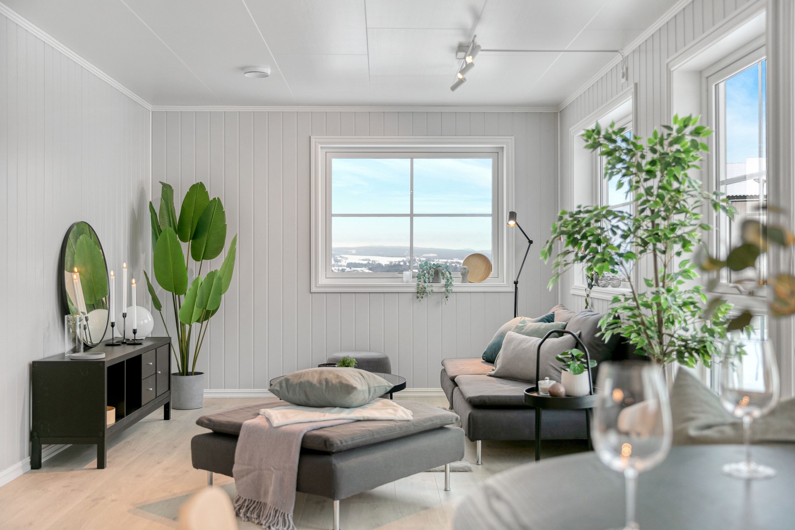 Lys og koselig innflyttingsklar leilighet. Foto er fra annen leilighet med lik planløsning. Galleribilde