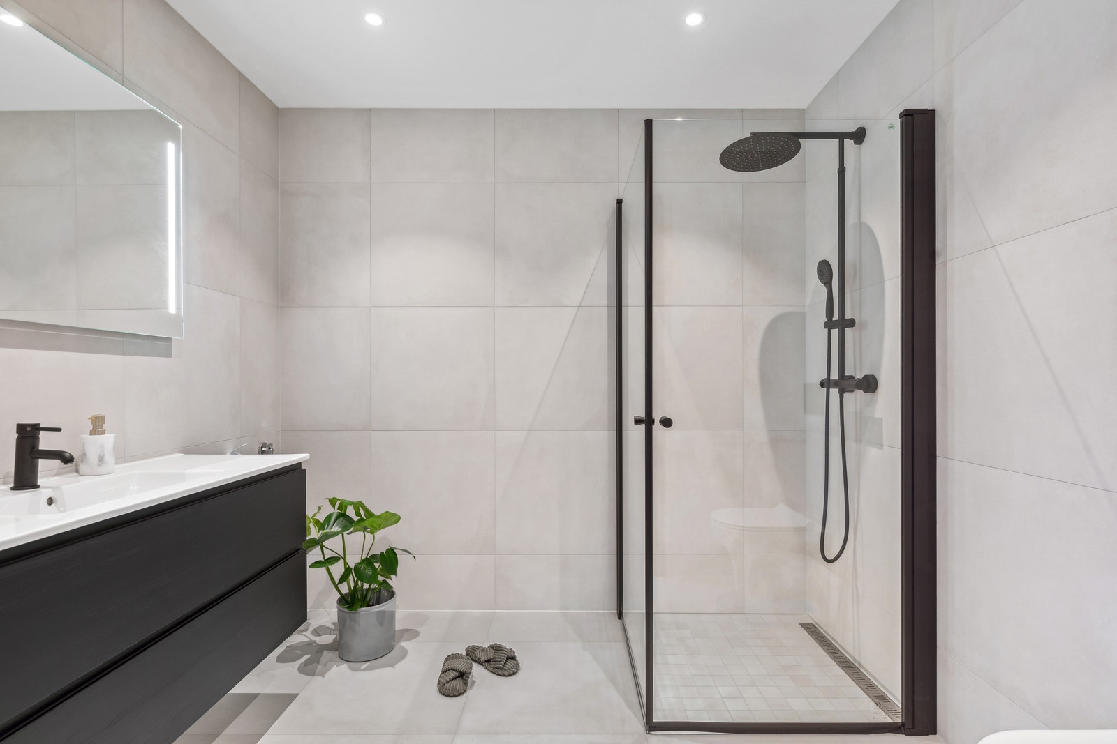 Bad med dusj-hjørne Galleribilde