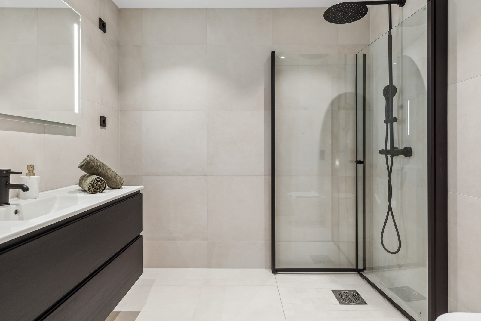 Ett av to bad Galleribilde