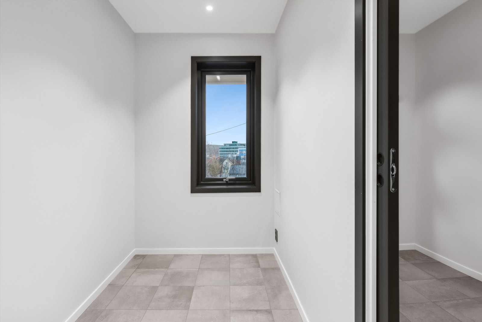 Garderobe eller liten kontor første etasje Galleribilde