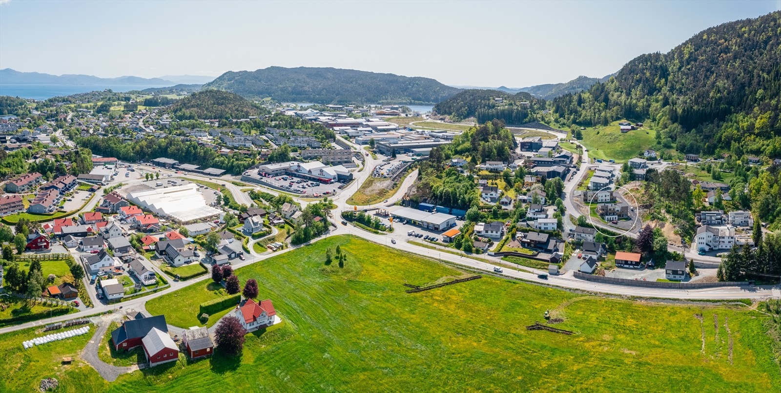Under 1km til åpningen av Skogafjelltunnelen, samt 500 meter til Meny og EVO treningssenter! Galleribilde