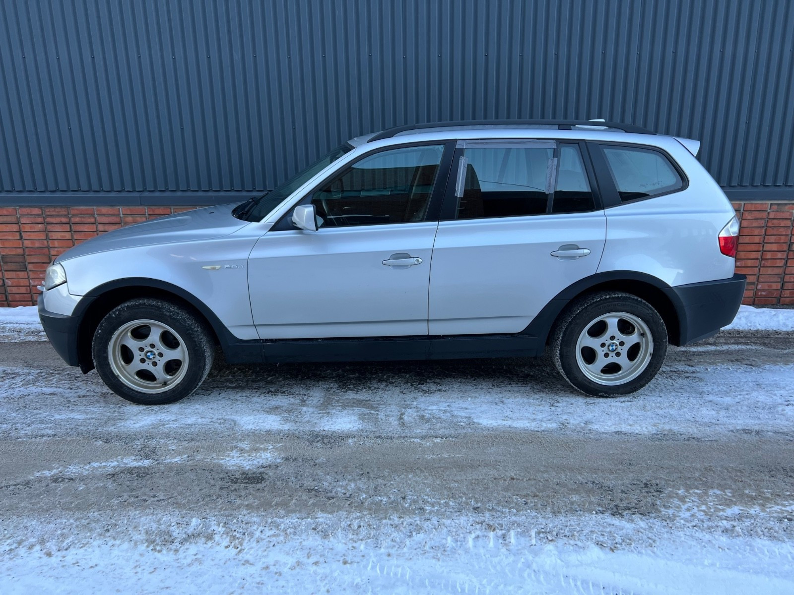 BMW X3 2.0TDI 4x4 / EU til Juni 2026 / Service hefte 2