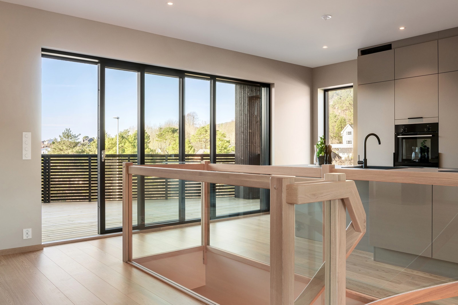 Utgang til vestvendt veranda Galleribilde