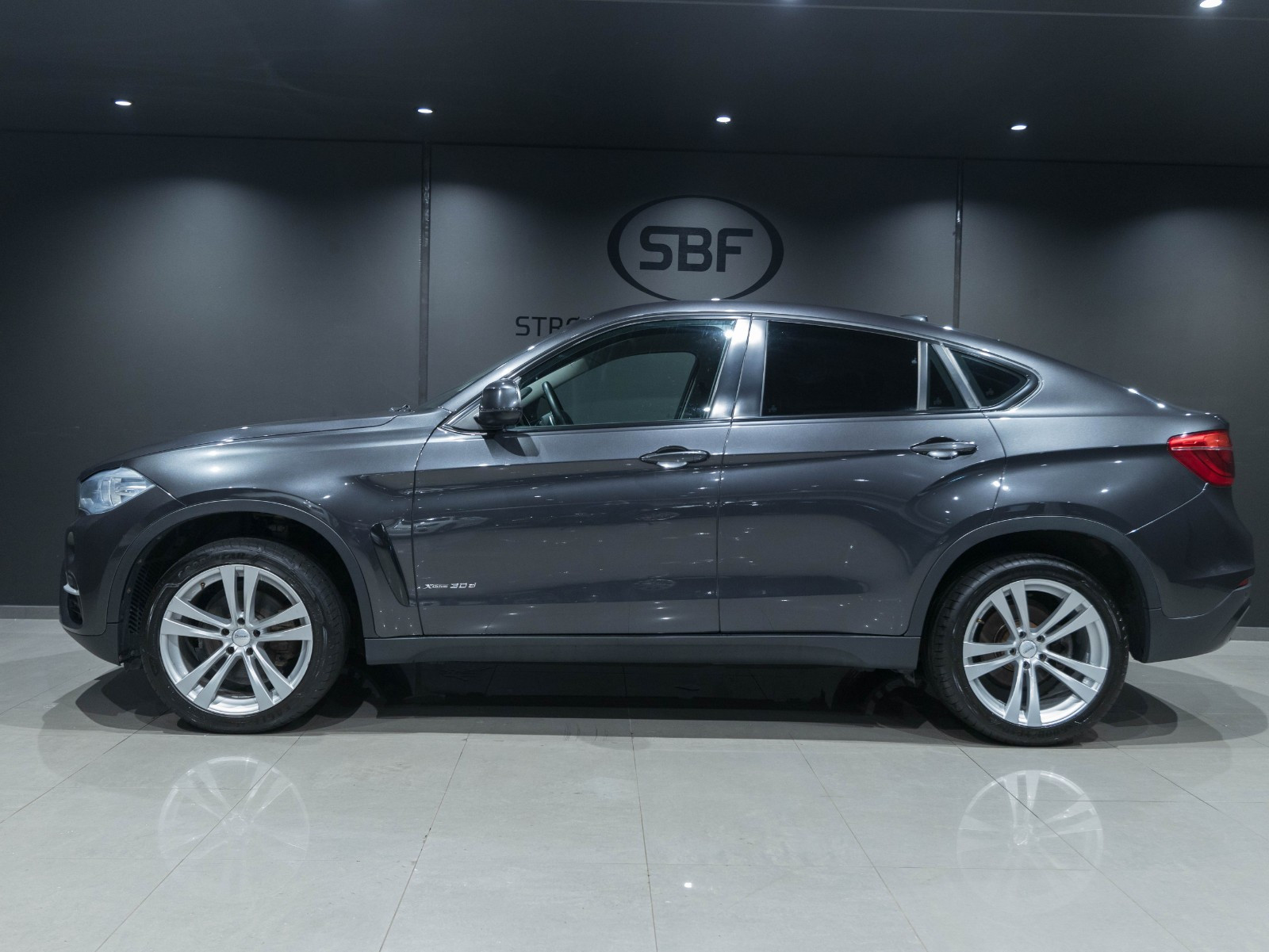 BMW X6 30D 258HK xDRIVE / SPORTSPAKKE/SKINN/HEAD UP/20" 2
