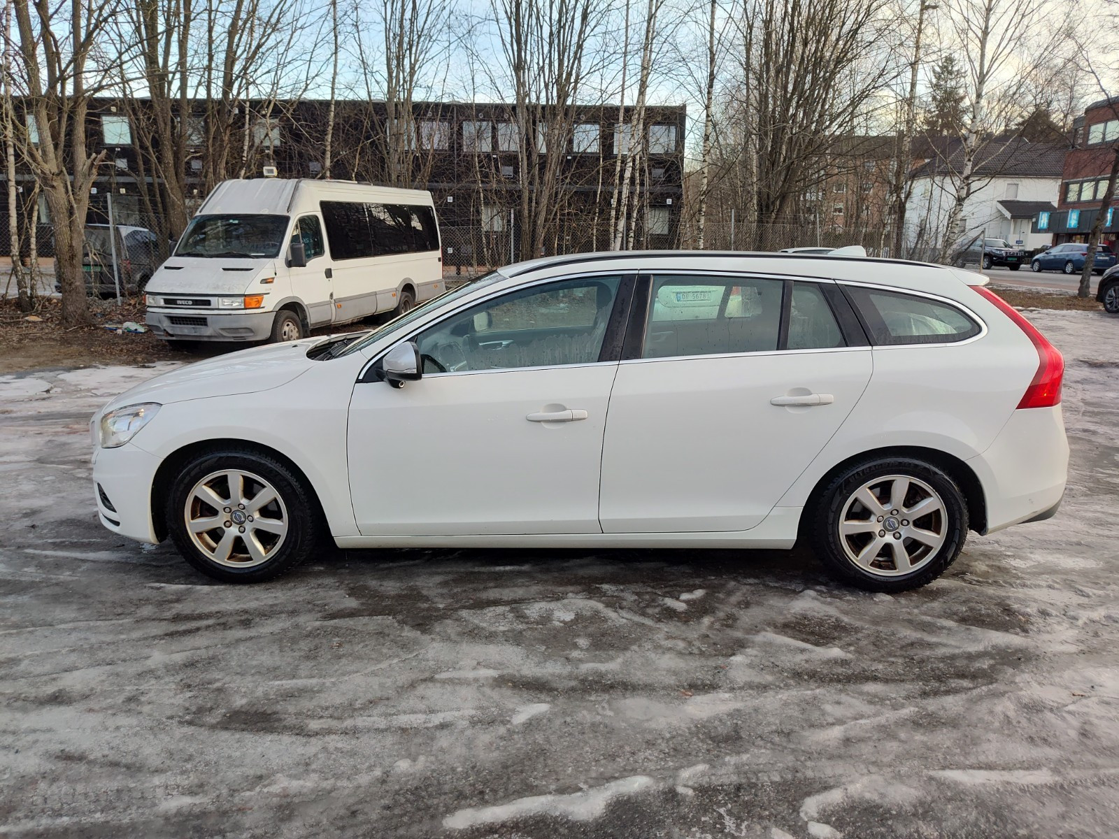Volvo V60 1,6 d, 114 hk, R Design, skinn, dab+, ny eu til okt 26. 2