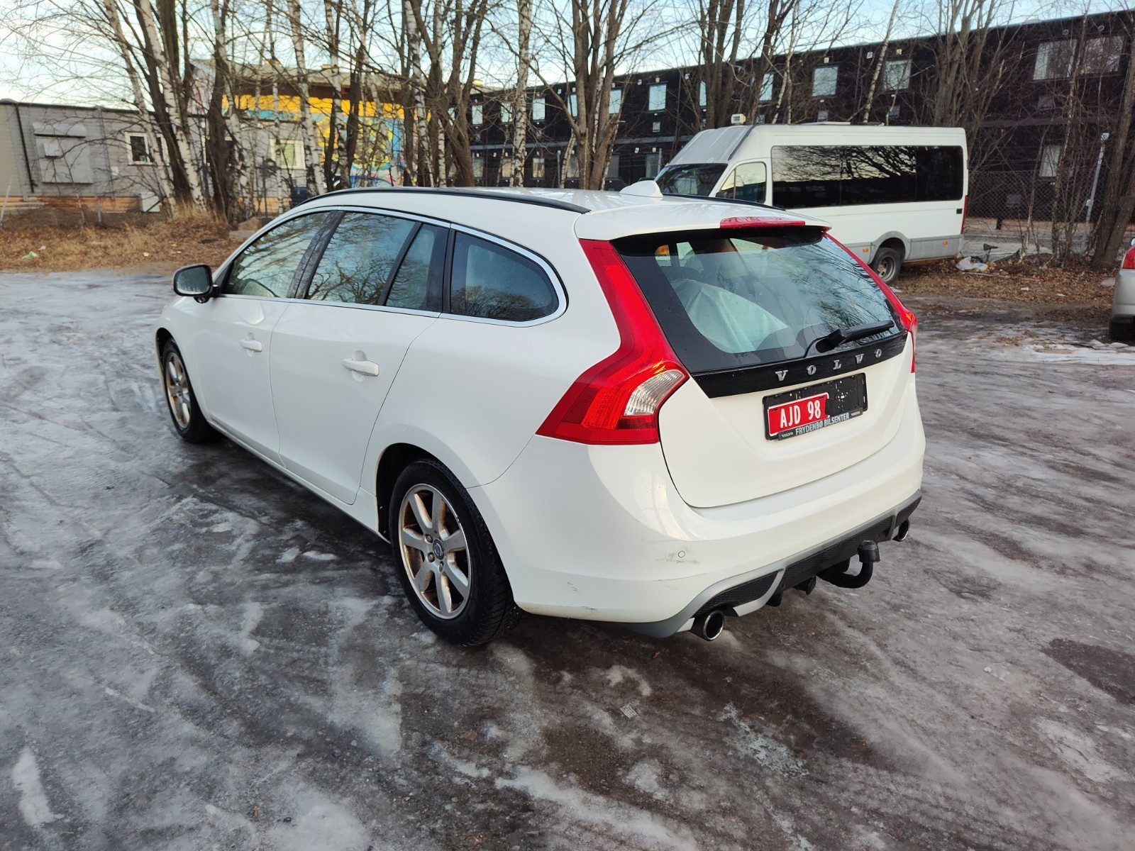 Volvo V60 1,6 d, 114 hk, R Design, skinn, dab+, ny eu til okt 26. 3