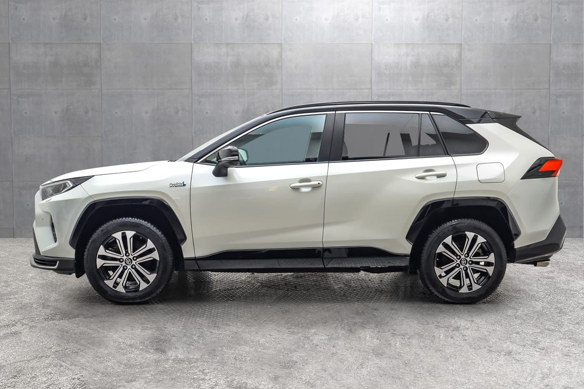 Toyota RAV4 Plug-in Hybrid 2.5 Bensin PH Automat AWD-i Executive Bitone 2