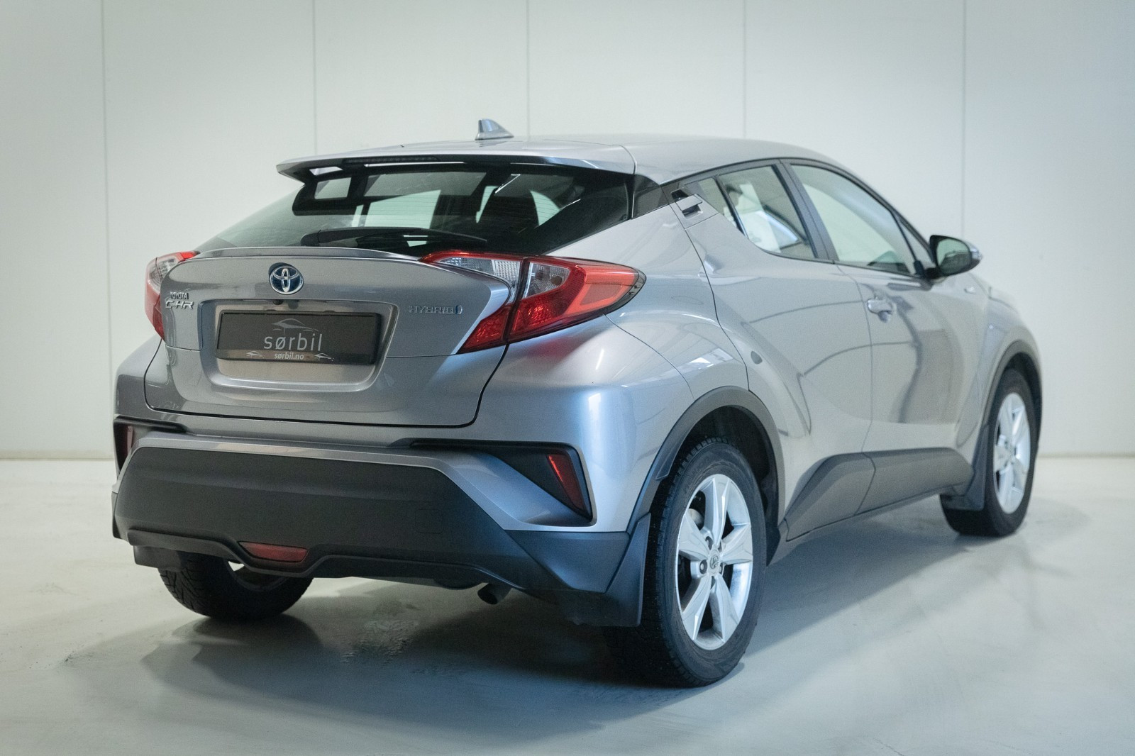 Toyota C-HR 1,8 Hybrid 122hk/12 mnd garanti/Kamera/Ny service og EU 3