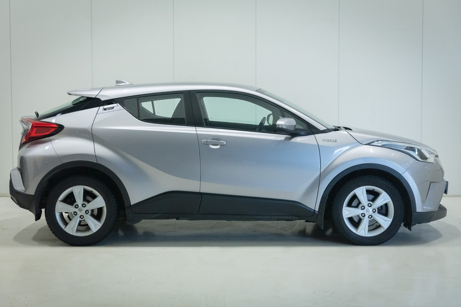 Toyota C-HR 1,8 Hybrid 122hk/12 mnd garanti/Kamera/Ny service og EU 2