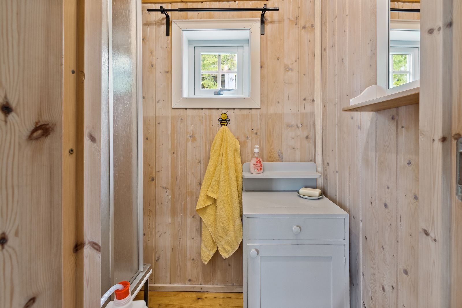 Baderom med dusj Galleribilde