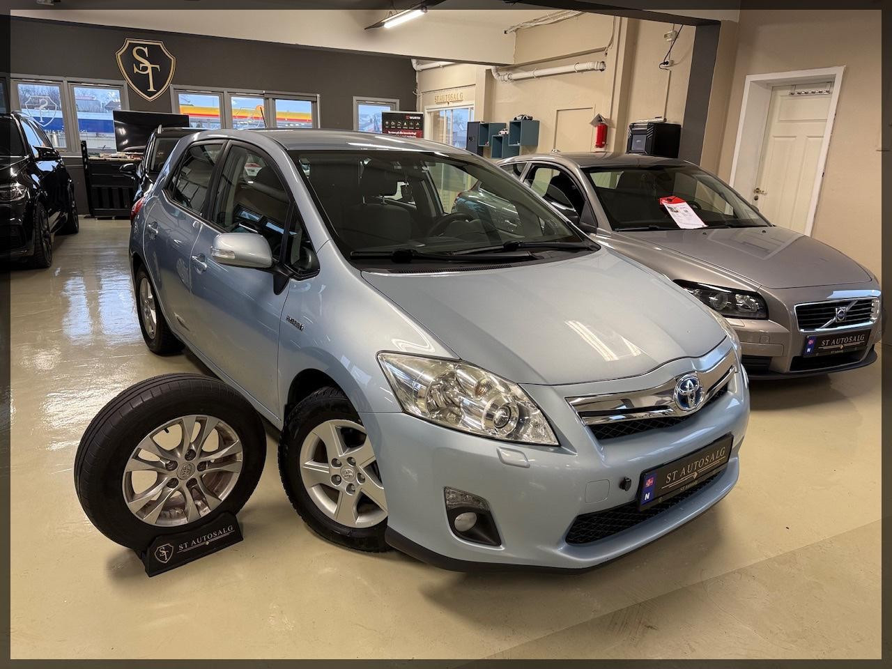 Toyota Auris 1.8 Hybrid 99Hk/Service/12.26/Isofix