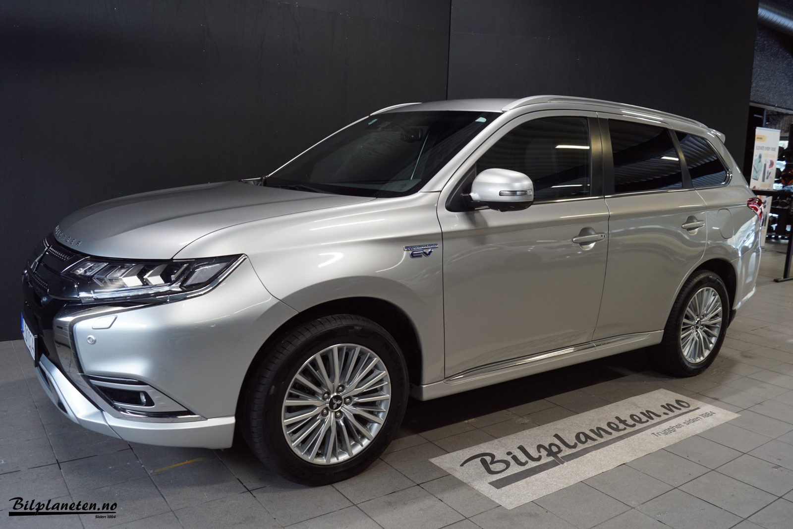 Mitsubishi Outlander Instyle + 3