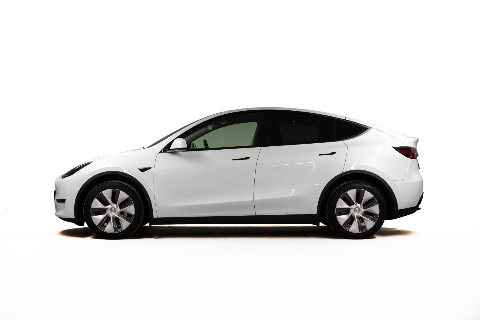 Tesla Model Y Long Range AWD 3