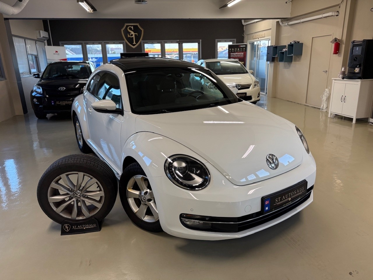 Volkswagen Beetle 1.2 Bensin 105hk/Ny-servie/02.27/Isofix/AUX 2