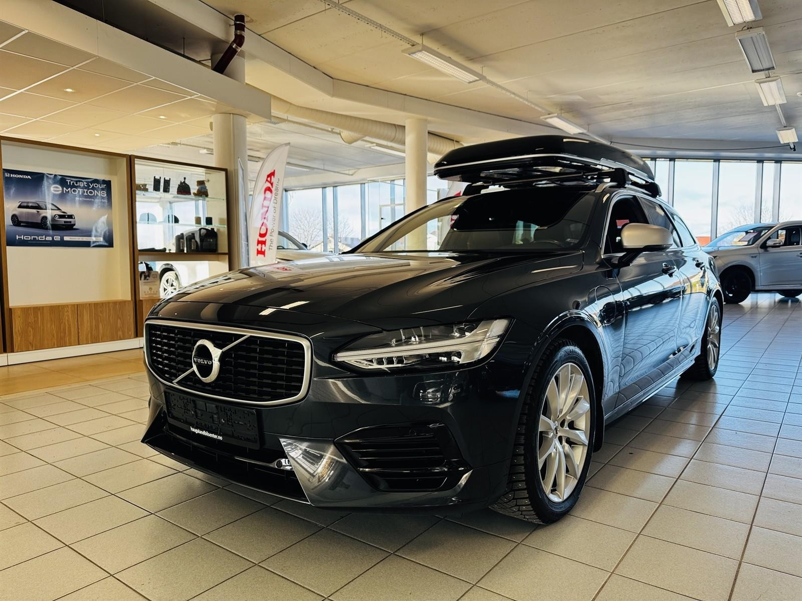Volvo V90 T8 R-Design, ACC, 4X4, Kamera, Krok, Skinn m memory