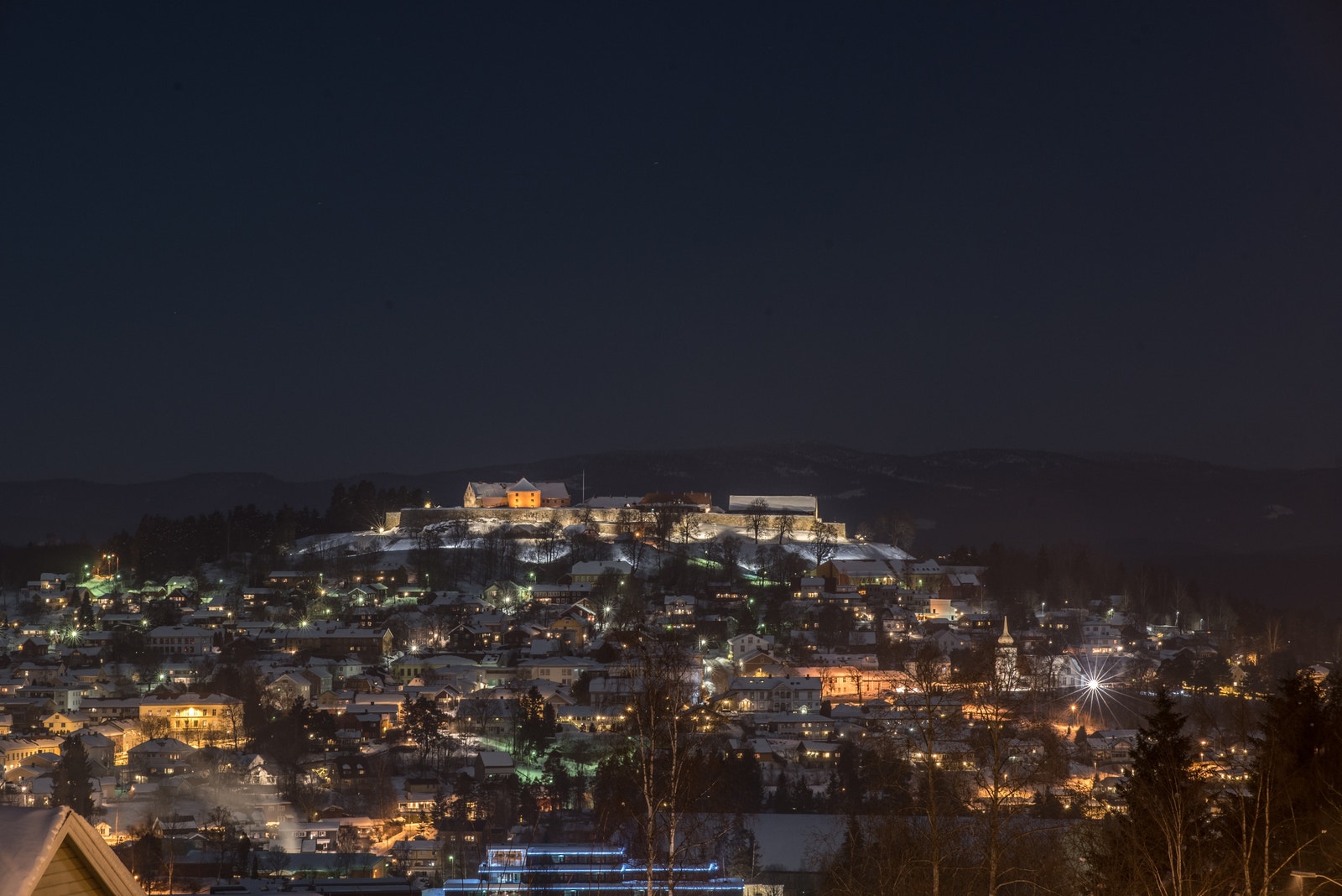 Øvrebyen/Kongsvinger festning sett fra Sørsiden av Kongsvinger By. Galleribilde