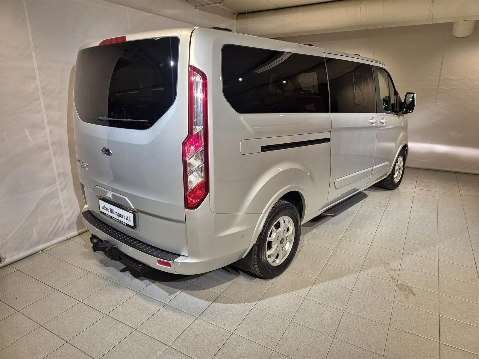 Ford Tourneo Custom 185 hk TDCi 8-seter Automat 2