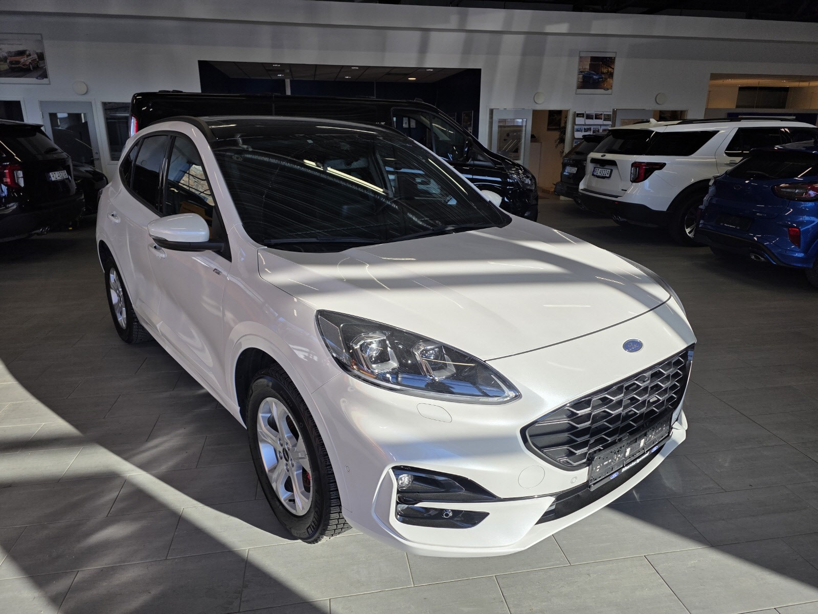 Ford Kuga 2,5 PHEV ST-Line krok, pano, teknopakke, 2