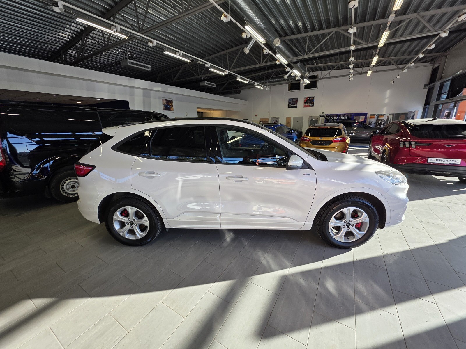 Ford Kuga 2,5 PHEV ST-Line krok, pano, teknopakke, 3