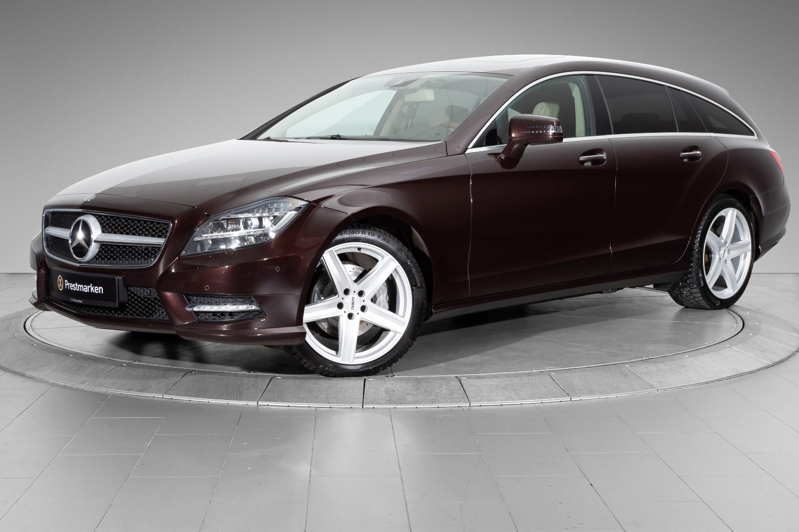 Mercedes-Benz CLS 350 CDI 4Matic Shooting Brake AMG Soltak Skinn AirMatic 2