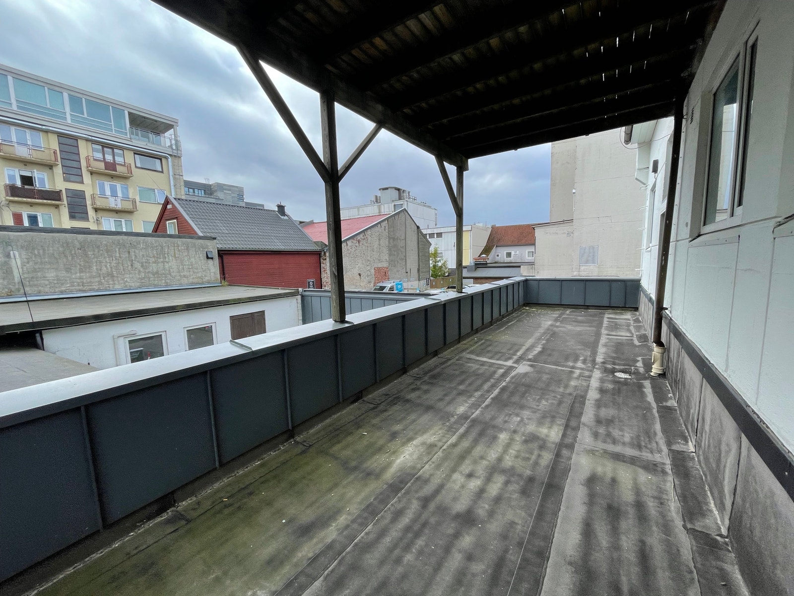 Veranda mot bakgård Galleribilde