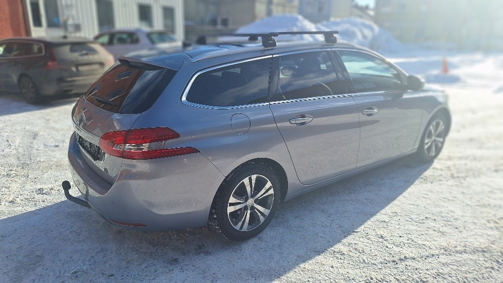Peugeot 308 1,2 e-THP (130HK)/EU OK 08-26/PANO/STRØKEN 3
