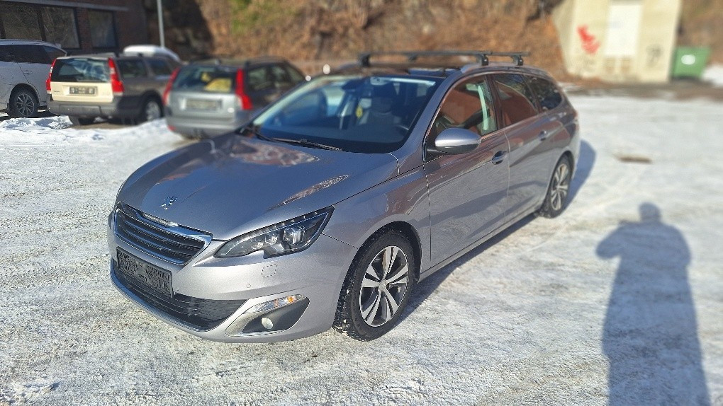 Peugeot 308 1,2 e-THP (130HK)/EU OK 08-26/PANO/STRØKEN 2