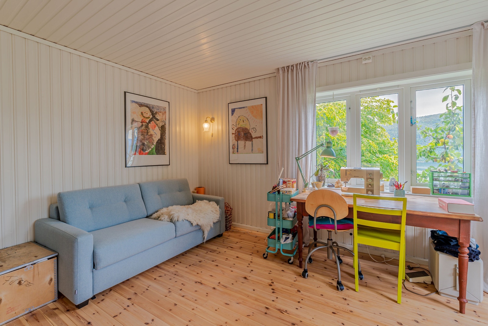 Ekstra soveplass og arbeidsbord Galleribilde