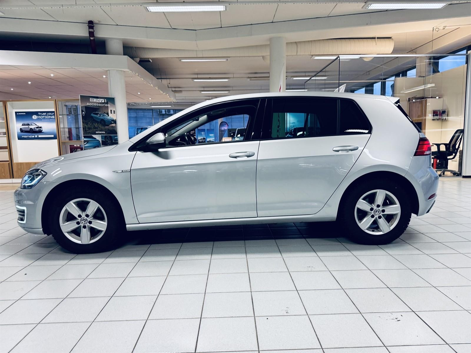 Volkswagen Golf 136HK, Ryggekamera, Adaptive cruise, Keyless, Skiluke 2
