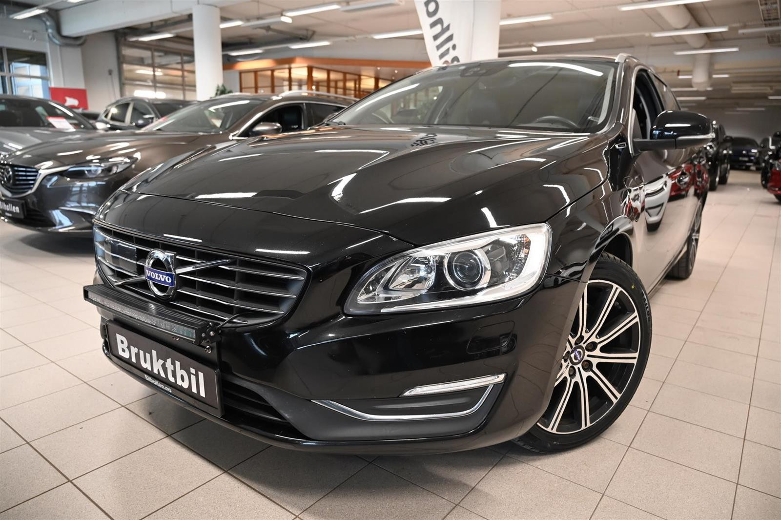Volvo V60 2.4 D5 AWD Twin Engine Hybrid Summum m/Skinn/ACC/Krok+