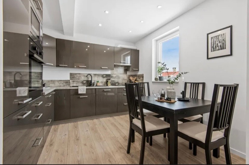 Stort kjøkken med alt som trengs Galleribilde