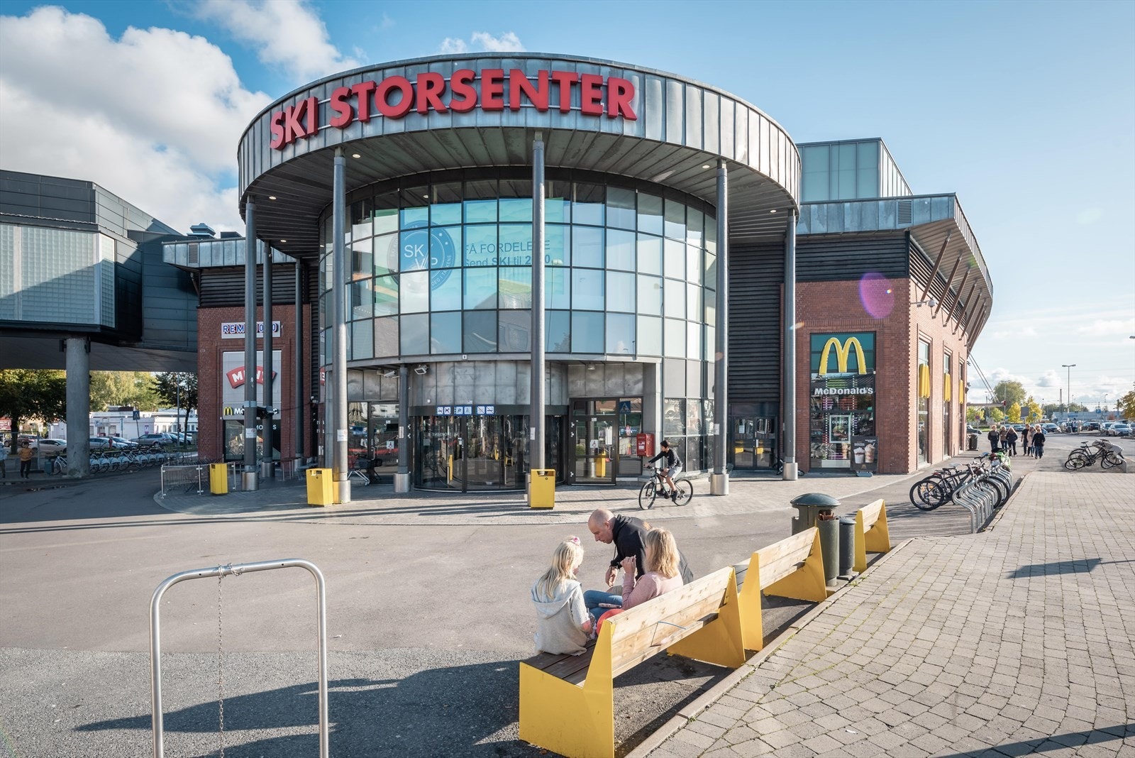 Ski storsenter ligger kun 10 minutter unna på sykkel eller bare 5 minutter med bussen. Galleribilde