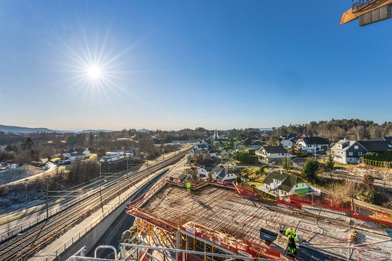 Nydelig utsikt og svært gode solforhold fra felles takterrasse. Galleribilde