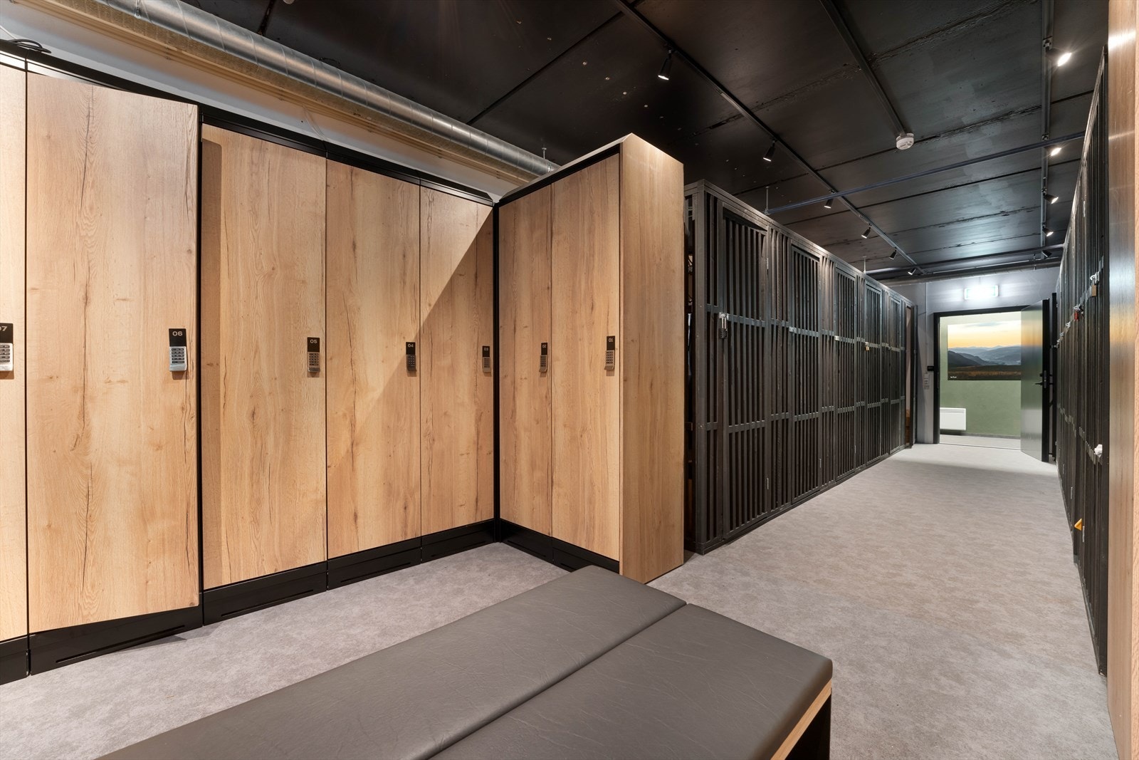 Fra bodarealene går man videre inn i felles oppgang hvor man kan ta heis eller trapp opp til leiligheten. Galleribilde