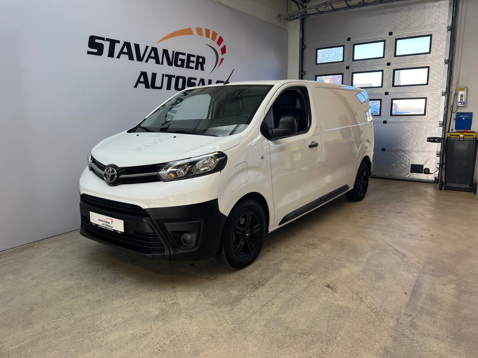 Toyota Proace L1/HENGERFESTE/DELSKINN/KAMERA/NAVI/LAV KM/MEGET PEN++ 2
