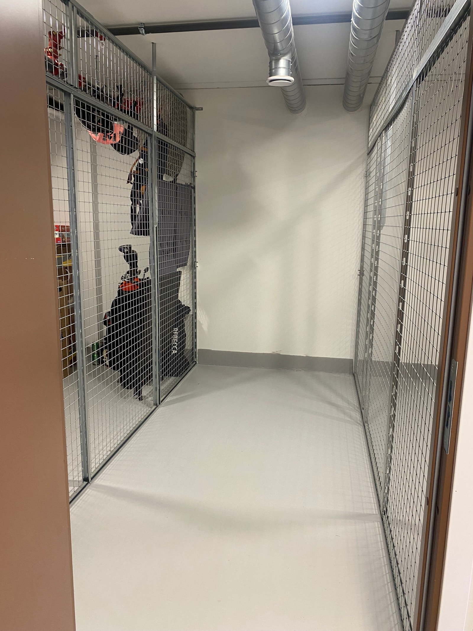 Egen låsbar bod på 5 m2 i 3 etasje er inkludert. Galleribilde