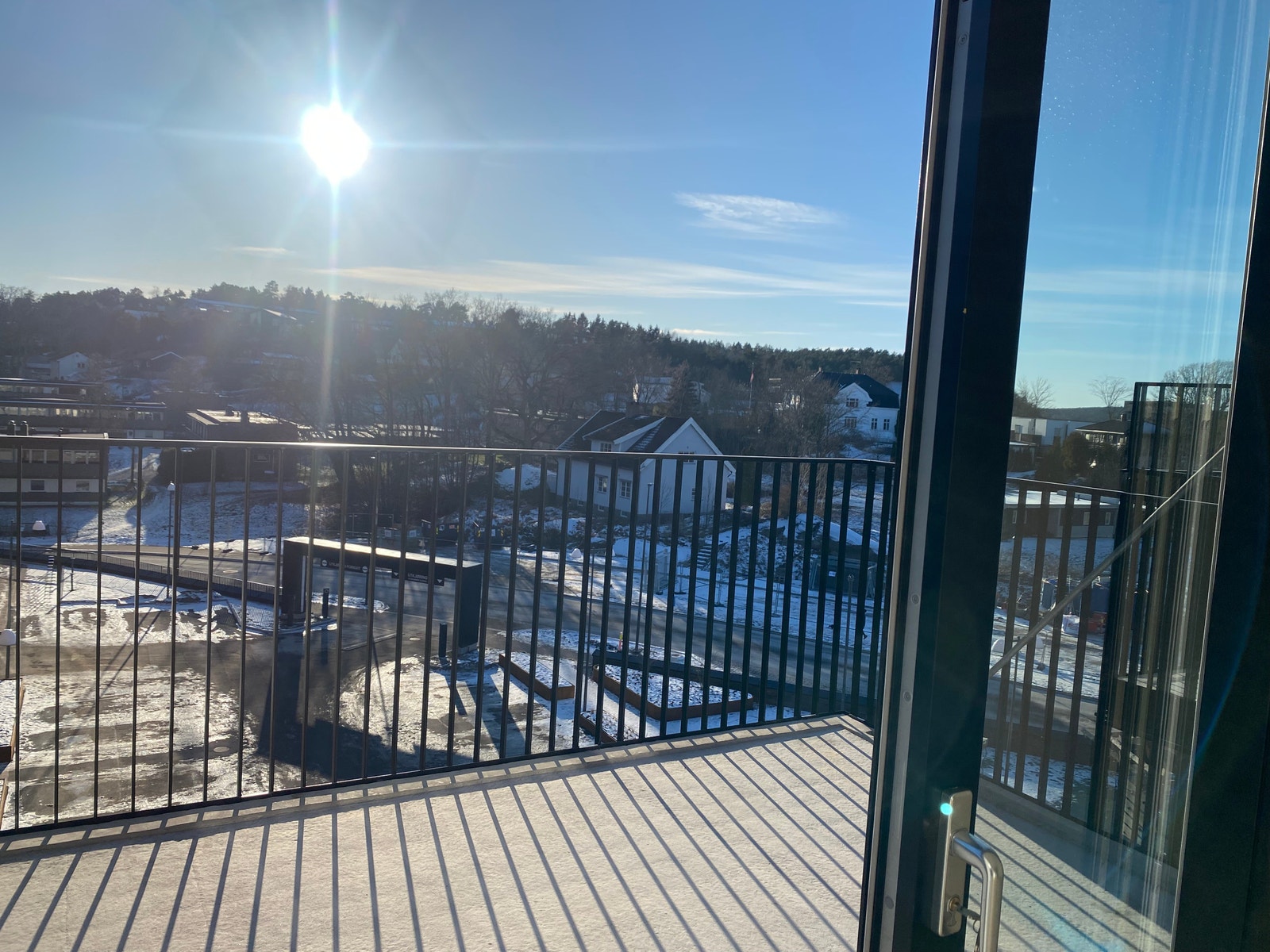 Utsikt fra balkong, syd. Ikke tak over balkong Galleribilde