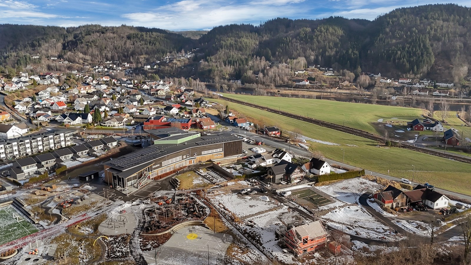 Boligen ligger sentralt til på Mosby Galleribilde