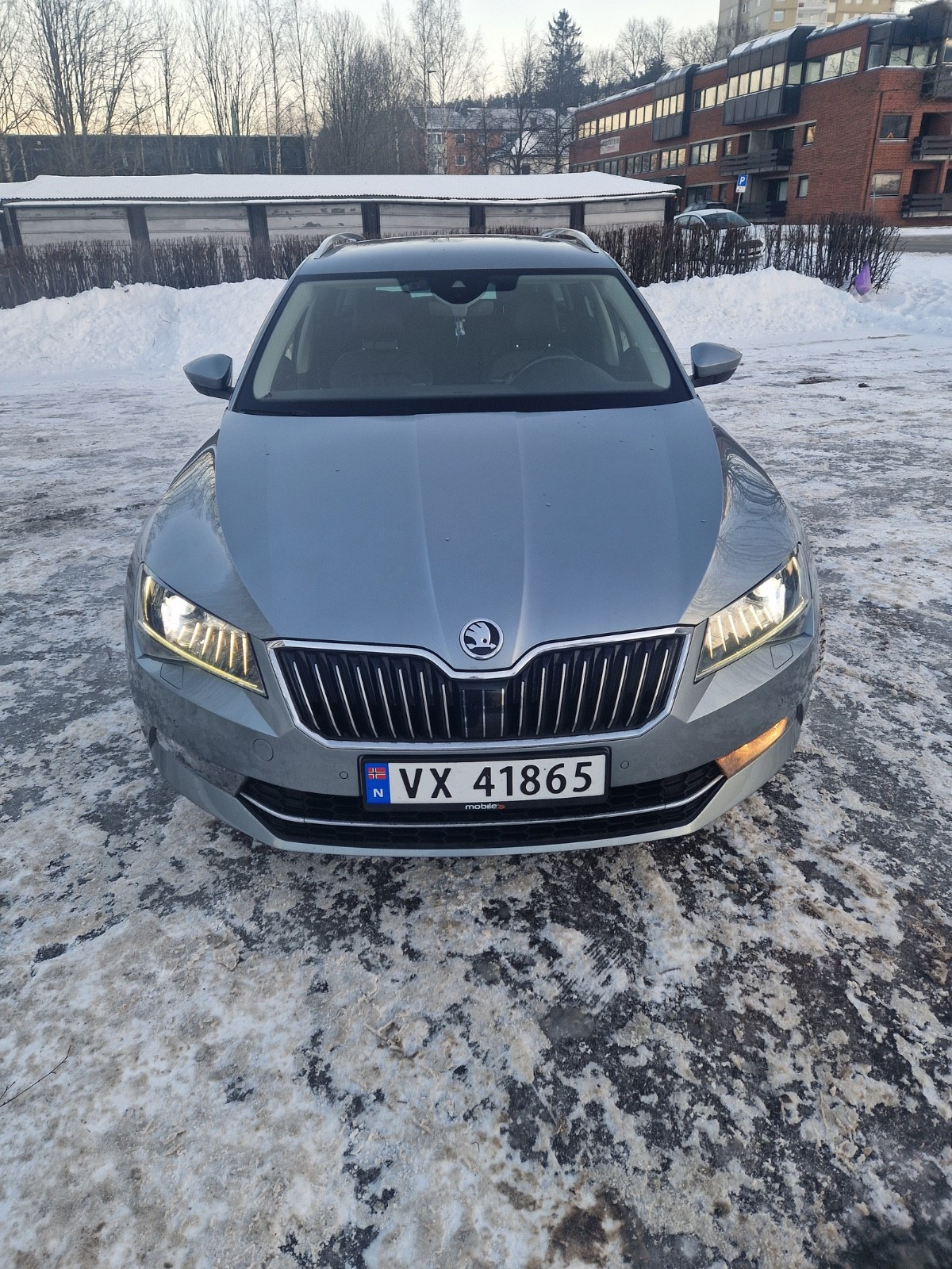 Skoda Superb 190hk 4x4 L&K Skinn|Acc|Webasto|Kamera|Navi|Hengerfeste 2
