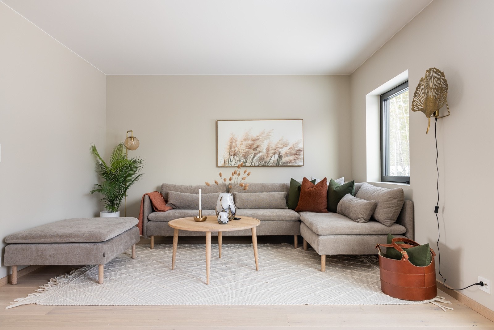 Alle muligheter for flott møblering i stuen. Foto fra Ullveien 60 Galleribilde